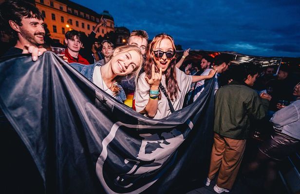 Drunken Monkey Prague Boat Party w/ 2hr Open Bar to Duplex Club