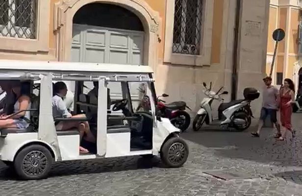 Golf Cart Tour in Quito's Historical Center