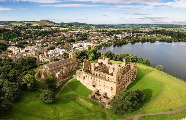 Edinburgh: The Outlander Privately Guided Tour in Luxury Minivan