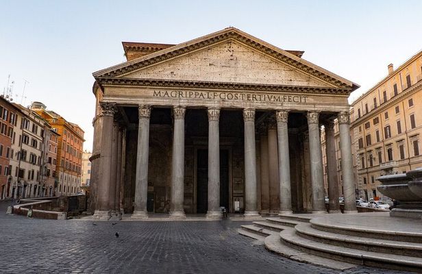 Pantheon, Trevi Fountain and Caravaggio tour with virtual guide 