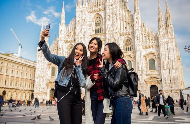 Highlights of Milano Private Walking Tour: Duomo, Castle & Gelato