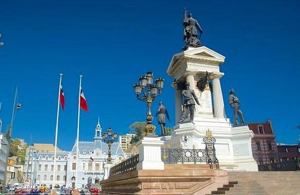 Valparaiso Highlights Walking Tour with A Guide 