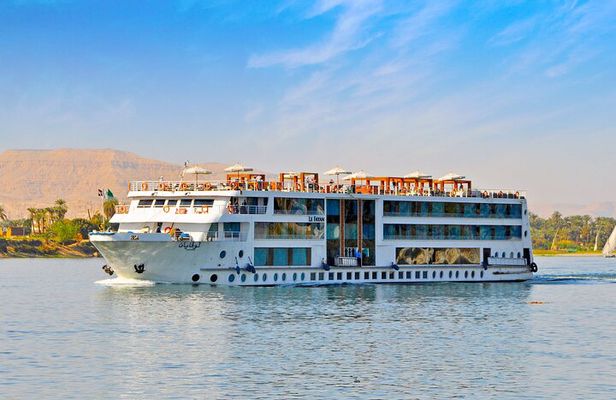 4 night Nile Cruise from Luxor to Aswan including Hot Air Balloon