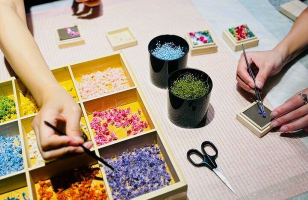Experience Crafting a Flower-Adorned Miniature Japanese Garden