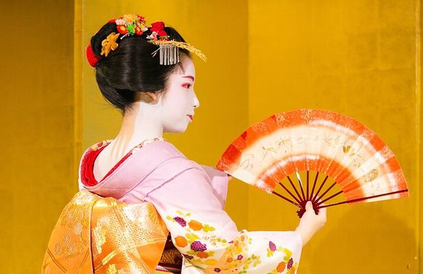 Maiko Night Performance with Kaiseki-style Kyoto cuisine Dinner