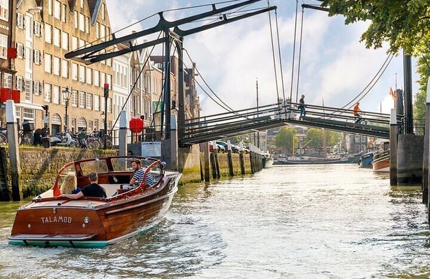 Private Guided Walking & Boat Tour Through Historical Dordrecht