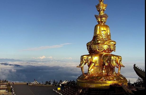 Panda, Leshan, and Emei Mountain 2-day tour