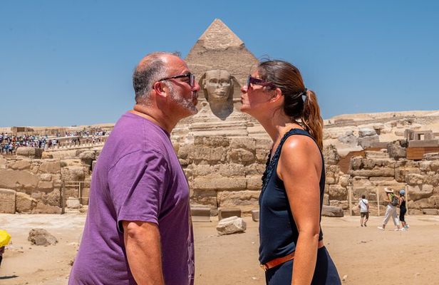 Private Day Tour of Pyramids, Egyptian Museum and Khalili Bazaar