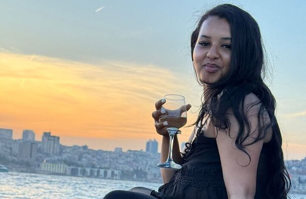 Istanbul Bosphorus Sunset Cruise on Boat with Live Guide