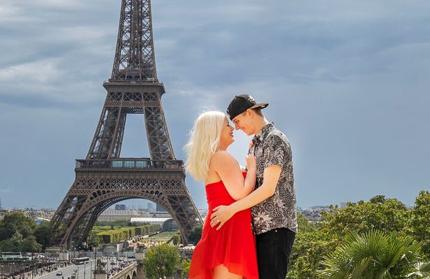 Photo Session Around Eiffel Tower