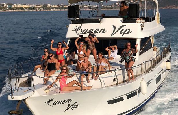 Alanya VIP Yacht Tour With Lunch and Unlimited Soft Drink