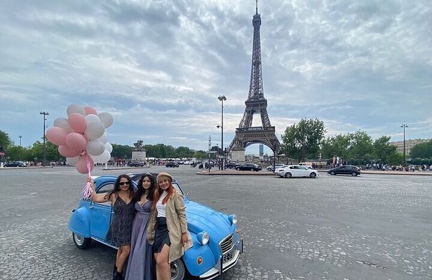Discover Paris in Style Aboard a Classic French Vintage Car!