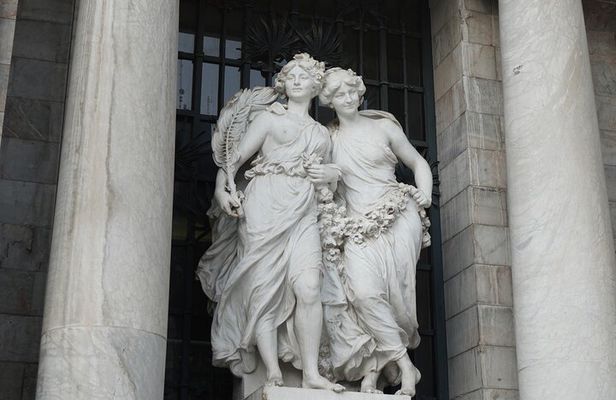 EXCLUSIVE TOUR to Palacio de Bellas Artes - small groups