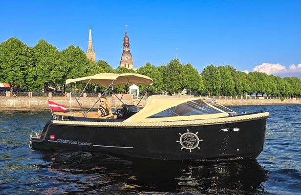 Private Boat Tour experience in Riga (City Canal and Daugava)
