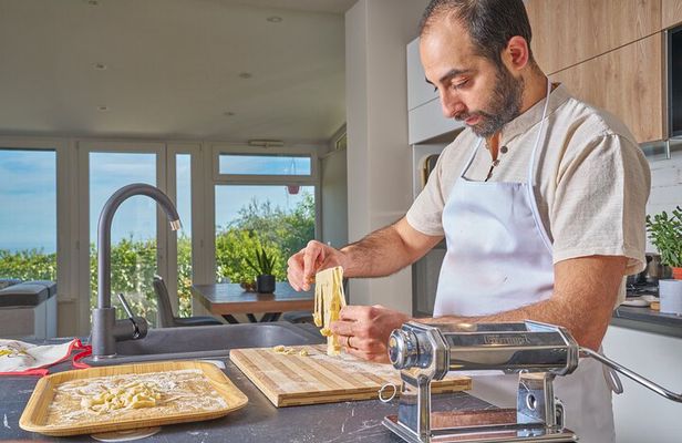 Cooking class in a villa with Palermo view