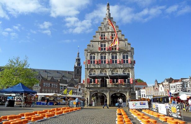 Charming Gouda Walking Tour: History, Architecture & Cheese