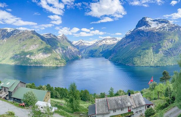 All About the Fjords in One Tour by Bus and Boat from Ålesund