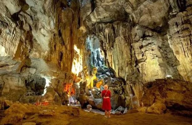 Jakarta Bogor Tour Traditional Performance and Explore Nature