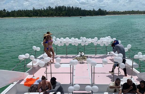 Party Boat and Snorkeling Family-friendly Semi-Private