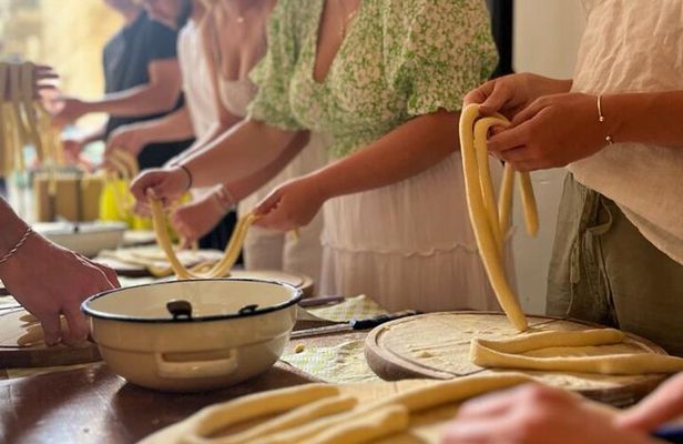 Orecchiette Cooking Class and Wine Pairing in Lecce