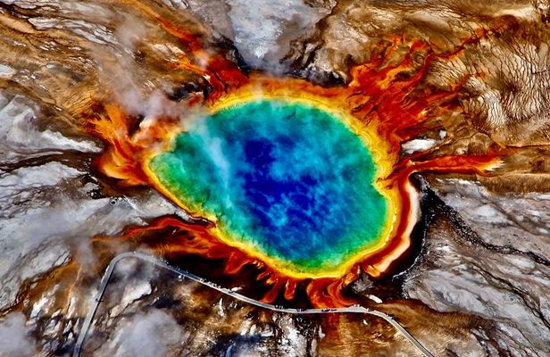 Private Yellowstone Hot Spots Tour From West Yellowstone