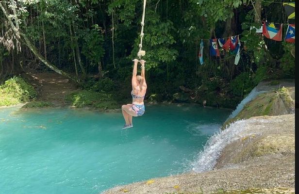 Dunn's River Falls and Blue Hole Day Tour
