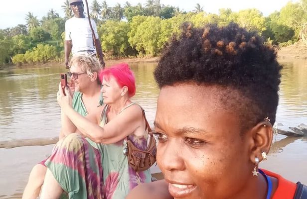 Kongo River Sunset Experience in Canoe