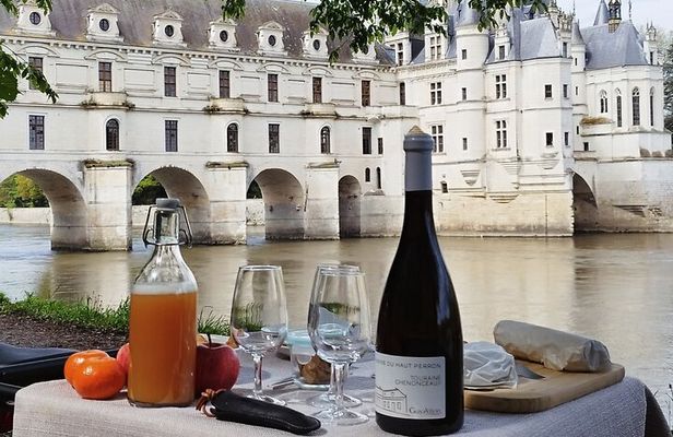 The Royal Escape: E-Bike & Gourmet Picnic at Chenonceau.
