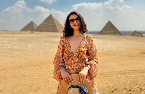 Private Tour in Giza Pyramids Sphinx with VIP Lunch