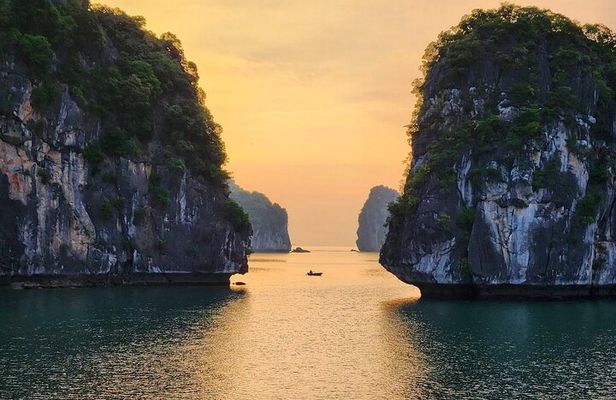 Sunset- Magical bioluminescent plankton Kayaking trip from Catba 