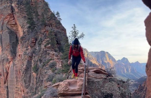  Zion National Park- Angels Landing Guided Hike Permit Included