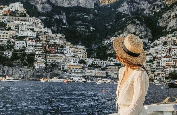 From Naples: COASTLINE TOUR BY BOAT to Amalfi and Positano.