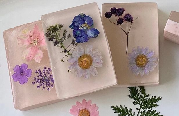 Paris 1e: Botanical Handmade Soap Workshop (Melt and pour soap)