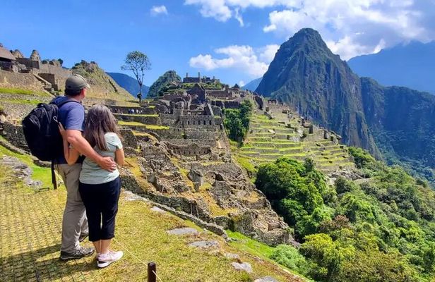 Tour to Machu Picchu by Train with Lunch from Cusco in One Day 