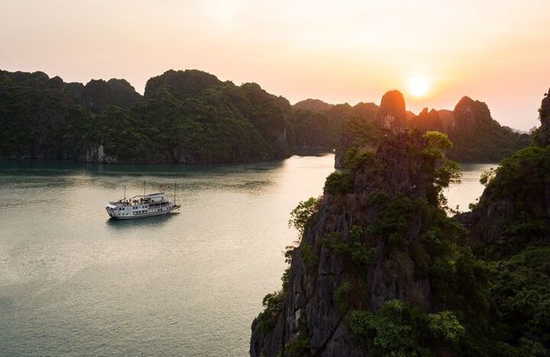 Garden Bay Classic 3 Day Bai Tu Long Serene Voyage
