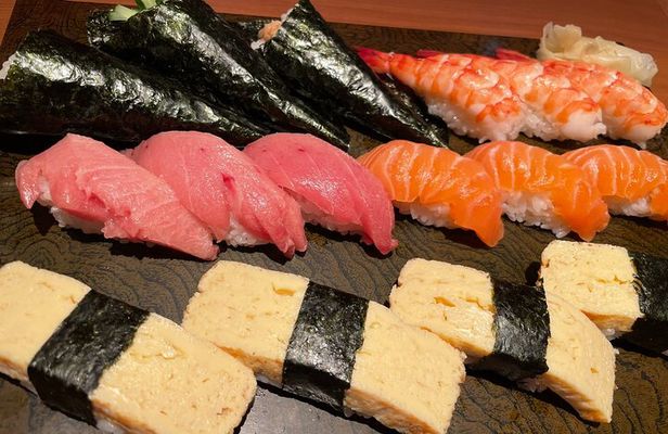 Tokyo: Locals´ Secret Food Tour // Food&Drinks Included!