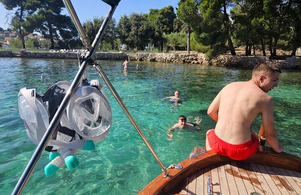 3 Island Swimming and Snorkeling Cruise with Prosecco