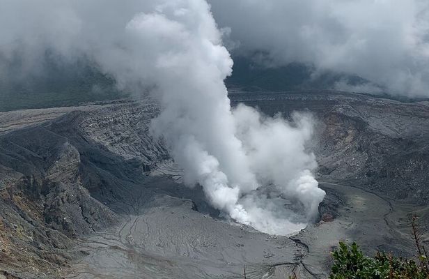 Small Group Half Day Guided Tour Visit to Poas Volcano