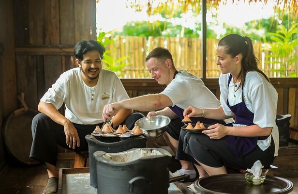 Cook Local Northern Thai Food in Traditional House