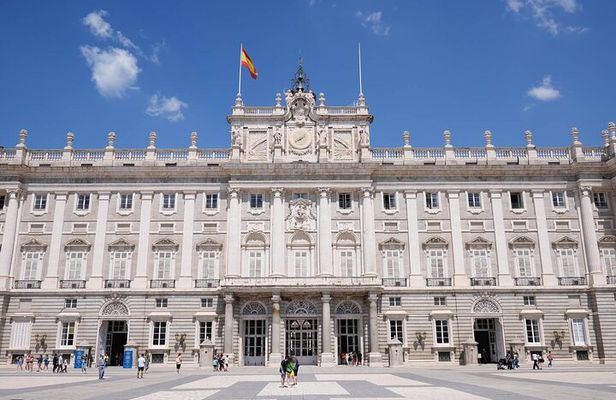 Royal Palace Skip the line Private Guided Tour