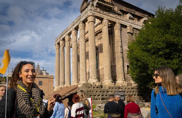 Colosseum Tour with Palatine Hill and Roman Forum
