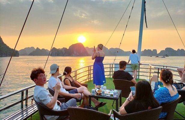 Sunset Cruise Tour in Ha Long with Kayaking and Swimming
