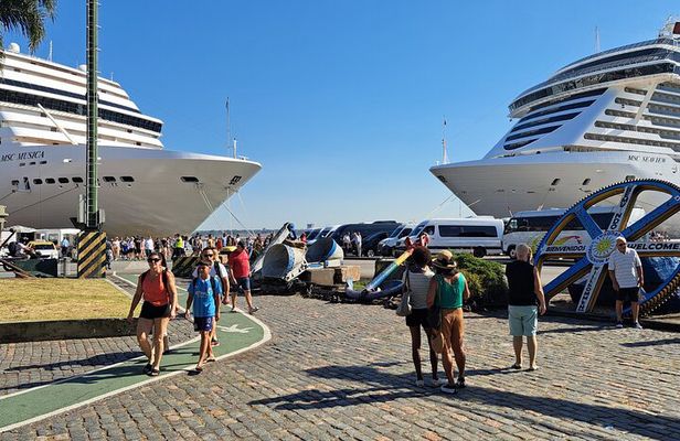 Private and personalized tour in Montevideo for cruise passengers