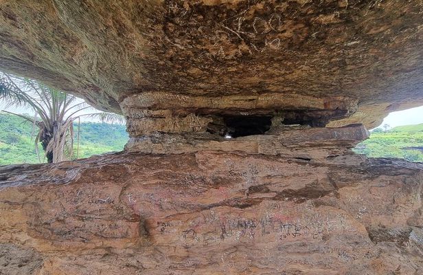 Aburi Botanic Gardens, Boti Falls,Umbrella Rock & Cocoa Farm Tour