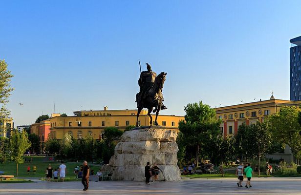 Cultural Tour in Tirana including House of Leaves
