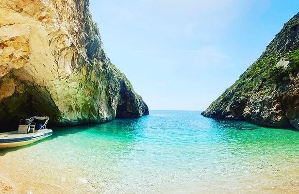 Speedboat Trip to Dafina Bay and Secret Beaches