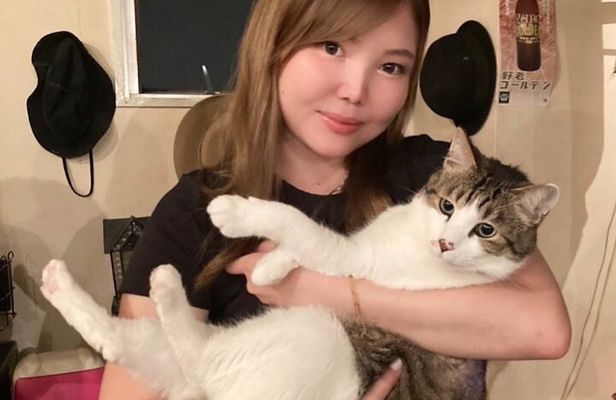 Cat Cafe & Bar Private Tour in Yanaka & Yushima