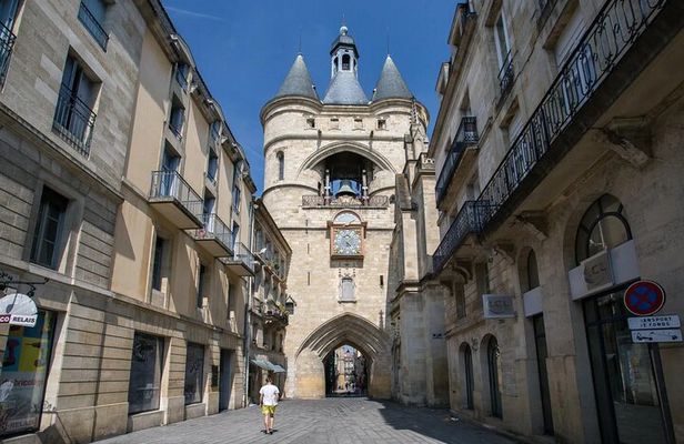 The essential in Bordeaux, private tour with a local