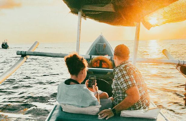 Sunset Cruise to Uluwatu Cliffside Golden Horizon