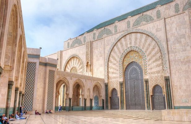 5 am in Casablanca: Mosque, Medina, Beach , Souks , Coffee and more